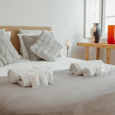 Flores Premium By Hosty Apartment